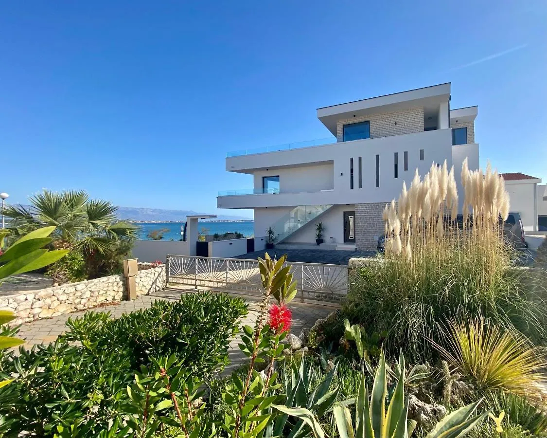 Luxury Beach Villa Vir / Apartments