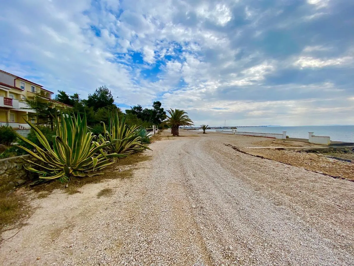 Luxury Beach Villa Vir / Apartments