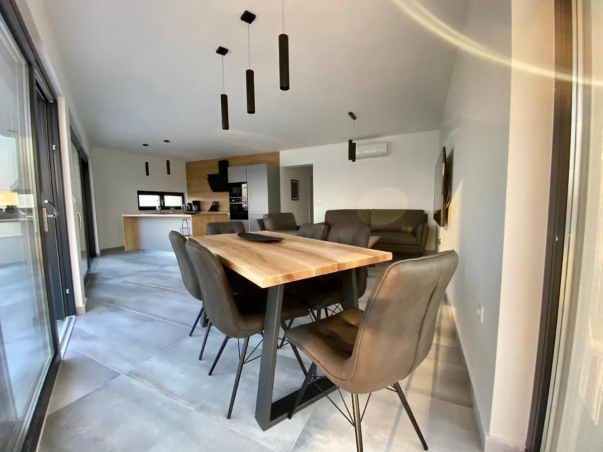 Luxury Beach Villa Vir / Apartments